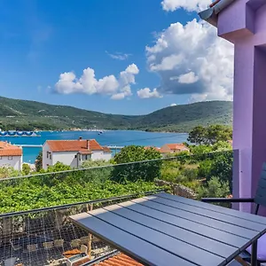 https://villa-lavanda.primorje-gorskikotar.com