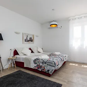 https://apartments-marta-zadar-23000.hotelinzadar.com