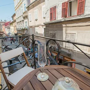 https://leona-deluxe-apartments.pula-hotels.org